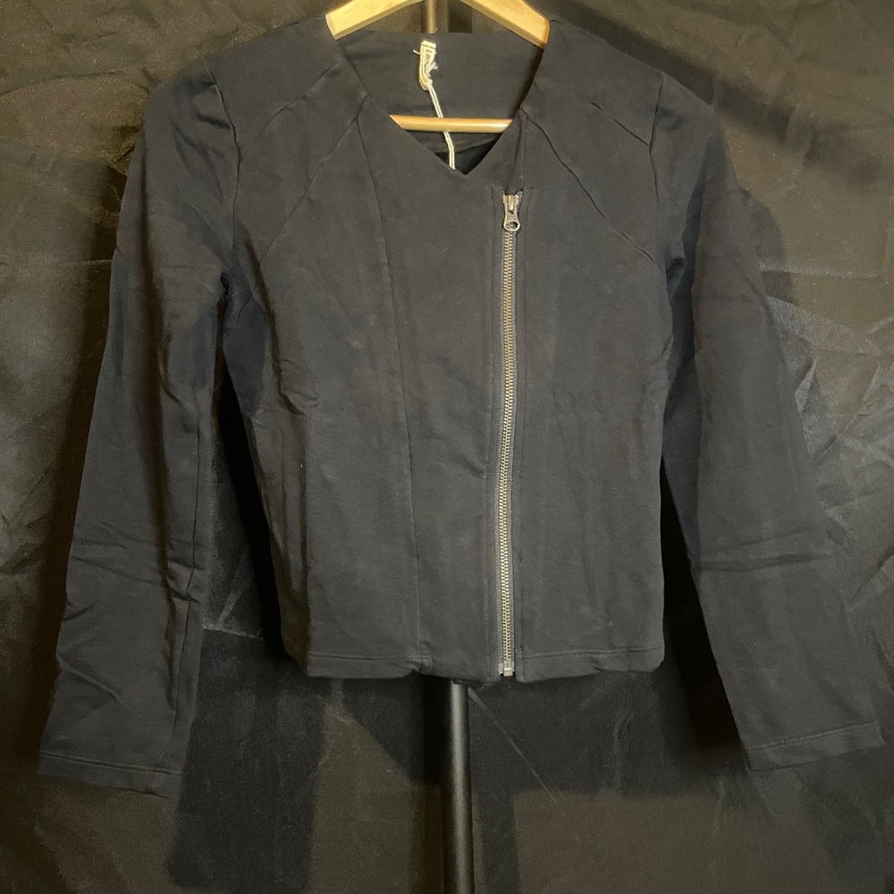 Lanston Women’s Black Cropped Jacket with Asymmetrical zipper, size xsmall